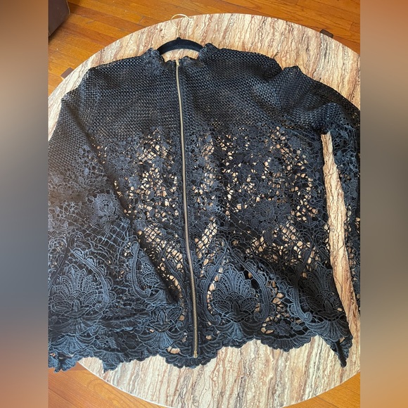 NWT Lace See Through Top.Gold Zipper In Back .. Bell Sleeves…Size XXL - Picture 2 of 5